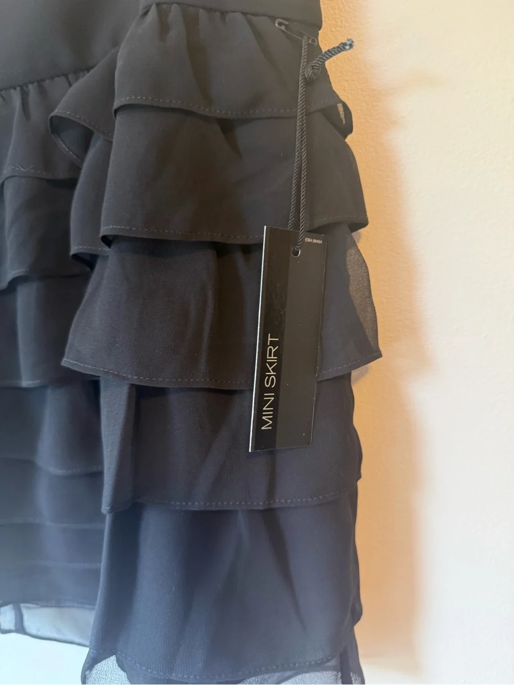 Express Design Studio Woman’s Ruffle Black Mini Skirt | Size 10 NWT - Picture 2 of 7